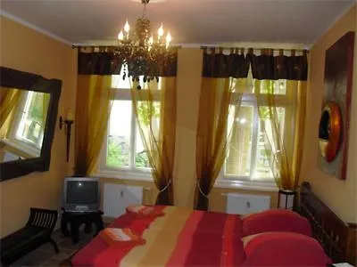 迈克尔膳食公寓酒店 2* 柏林