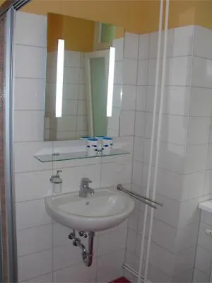 迈克尔膳食公寓酒店 2*